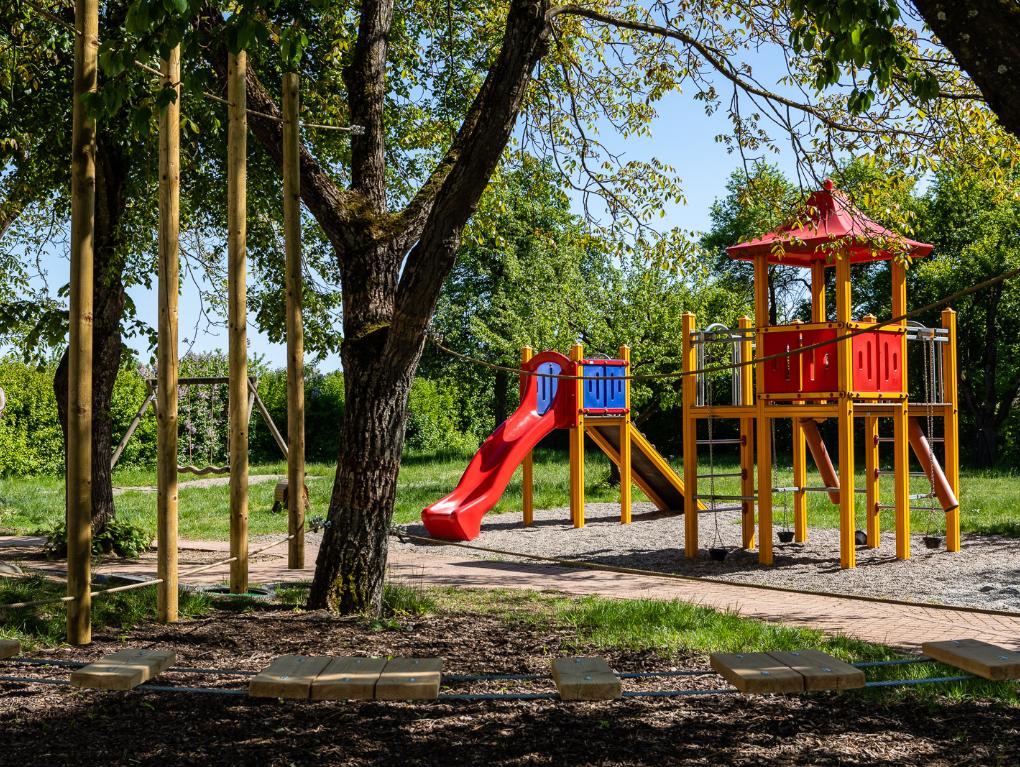 Seillandschaft, Rutsche, Spielturm