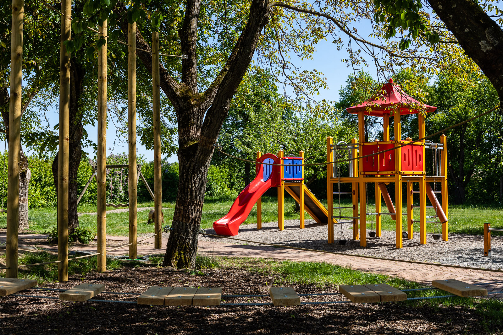 Seillandschaft, Rutsche, Spielturm