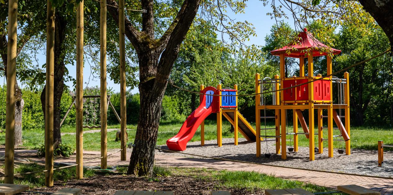 Seillandschaft, Rutsche, Spielturm