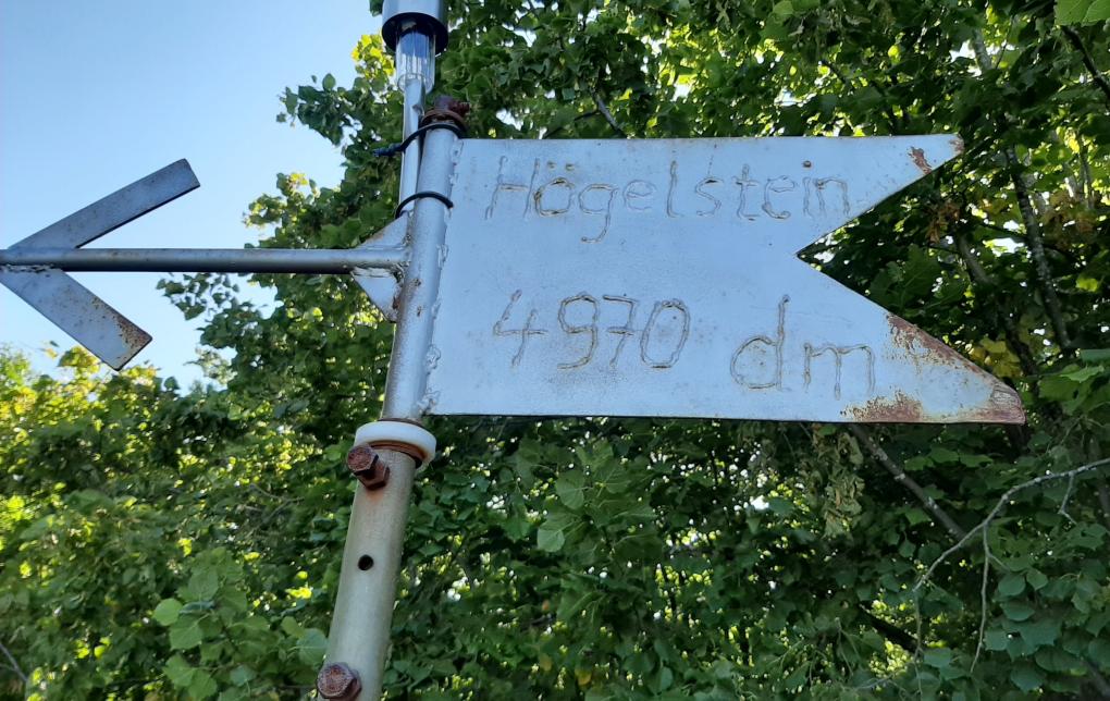 Wanderschild zum Högelstein