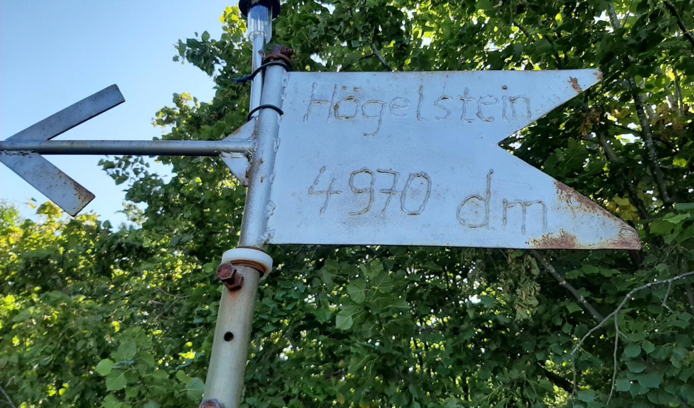 Wanderschild zum Högelstein
