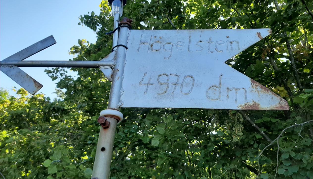 Wanderschild zum Högelstein